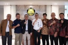 Bupati Dodi Mudahkan...