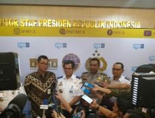 Penumpang Kapal Angkutan...