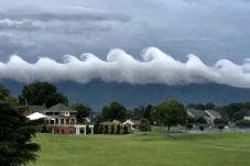 Awan Aneh seperti Ombak...