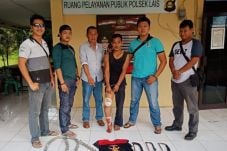 Polisi Tembak Buronan...