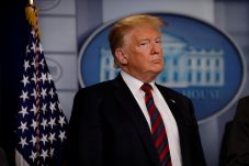 Lewat Oman, Trump Ajak...