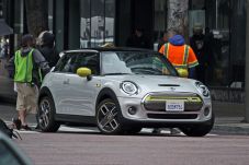 Mobil MINI Listrik Pertama...