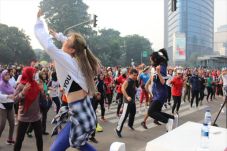 V Radio Ajak Warga Jakarta...