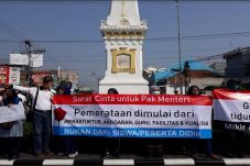 Warga DIY Gelar Aksi...
