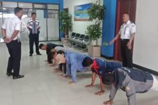 6 Remaja Dihukum Push...