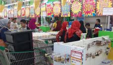 Jelang Tutup, Cek Harga...
