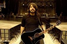 Dave Grohl Tampil di...