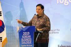 Terima Gelar Doktor...