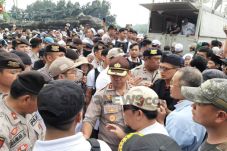 Tak Berizin, Polisi...