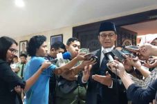 Didemo Banser, Anies...