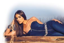 Olivia Culpo Dinobatkan...