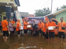 Pos Indonesia Serahkan...