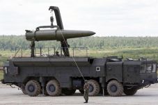 NATO Serukan Rusia Hancurkan...