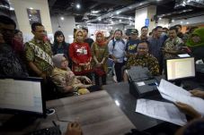 Risma Belum Bisa Dibesuk,...