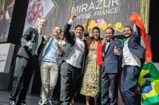 Mirazur Dinobatkan sebagai...