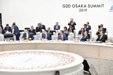 Shinzo Abe Temui Jokowi...