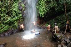 Menikmati Sensasi Misteri...