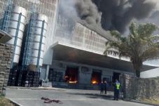 PT Dynaplast Terbakar,...