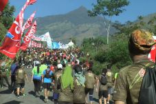 Asyiknya Lari di Gunung...