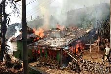 3 Rumah dan 1 Musalla...