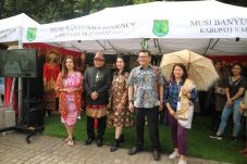 Dodi Reza Alex Perkenalkan...
