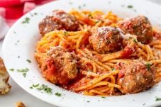 Spageti dan Bakso Tawarkan...
