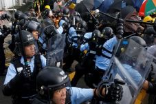 Demo Anti-China Sambut...