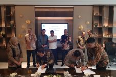 Bus Listrik PT MAB Resmi...