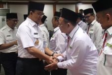 Anies Kukuhkan 166 Petugas...