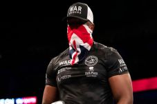 Derek Chisora Panasi...