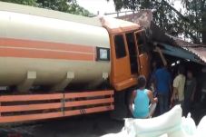 Diduga Rem Blong, Truk...