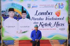 Lomba Pacu Perahu, Ribuan...