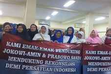 Emak-emak Pendukung...