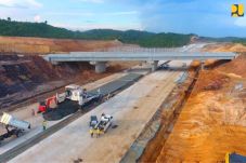 Pembangunan Jalan Tol...