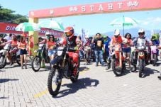 Ribuan Pembalap Berebut...