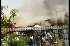 3 Rumah di Kawasan Padat...