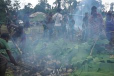 Warga dan TNI Gelar...