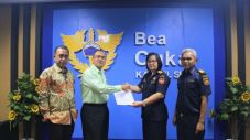 Bea Cukai Tambah Jumlah...