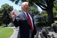 Trump Ledek PM dan Dubes,...
