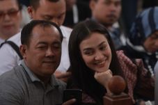 Atiqah Hasiholan Bersyukur...