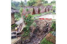 Saung Dolet Suguhkan...