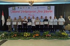 13 Institusi di Kawasan...