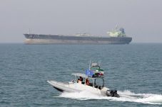 Iran Coba Rampas Kapal...