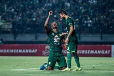 Persebaya Serbu PSS...