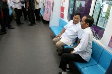 Pertemuan Jokowi-Prabowo...