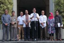 Akademisi Kehutanan...