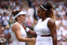 Serena Williams Angkat...