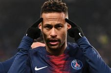 Neymar : Mengalahkan...