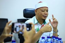 Jamaah Embarkasi Surabaya...
