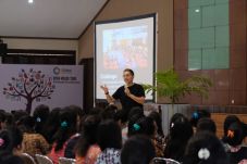 Putra Nababan: Lewat...